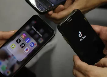 WhatsApp se mantiene como la valla social más utilizada entre los españoles, seguida de Youtube e Instagram