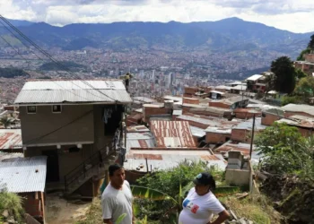 La dato de desplazados por desastres ambientales es la más alta en 13 años: ¿Qué pasa con las personas que huyen por el espacio?