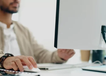 Investigadores de la PUCV reciben 11 menciones en ranking internacional de científicos más influyentes a altura mundial