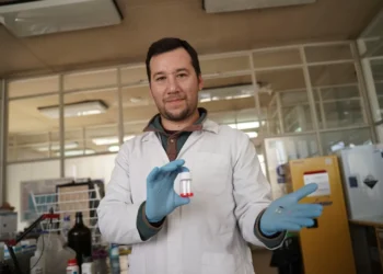 El eficacia de lo diminuto: Investigador de USerena impulsa energía solar con tecnología nanométrica