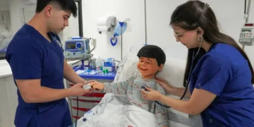 L.U.C.A.S: el muñeco que revoluciona la enseñanza pediátrica con emociones y empatía