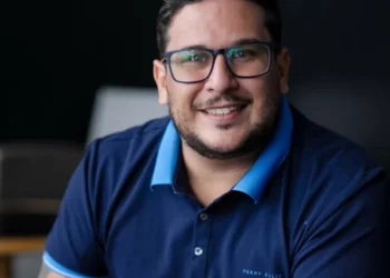 De los canillitas a los entrenadores de IA: 3 empleos de la mensaje era digital