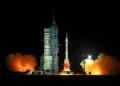 La misión china Shenzhou-21 despega rumbo a la estación cósmico Tiangong