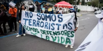 Ecuador: líderes indígenas y organizaciones ambientales denuncian bloqueo del ministerio a sus cuentas bancarias